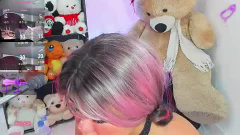 Snapshot of lizz_tender chatting on June 18, 2026, 12:20 pm Lizz online show from June 18, 2026, 12:20 pm