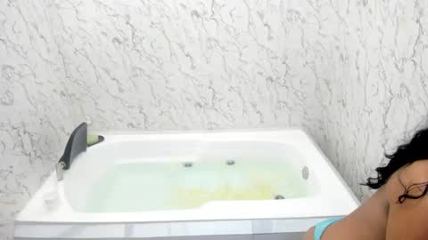 Lizza  online show from November 8, 2025, 1:33 pm