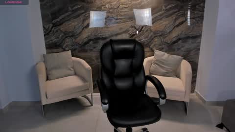 Snapshot of lizzhamilton_ chatting on January 26, 2025, 10:13 pm Lizzi online show from January 26, 2025, 10:13 pm