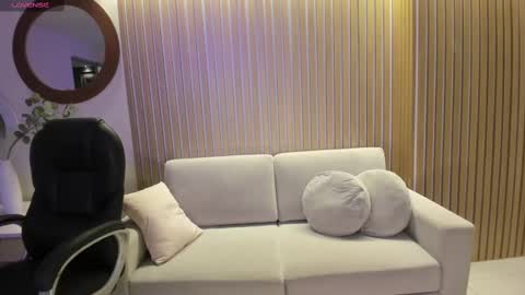 Snapshot of lizzhamilton_ chatting on March 10, 2025, 8:23 pm Lizzi online show from March 10, 2025, 8:23 pm