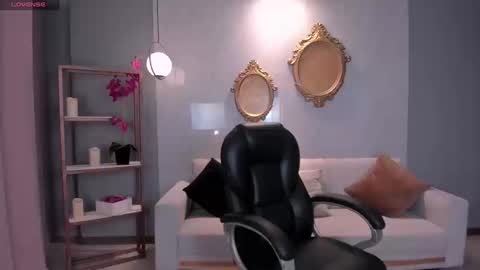 Snapshot of lizzhamilton_ chatting on September 15, 2025, 8:42 pm Lizzi online show from September 15, 2025, 8:42 pm