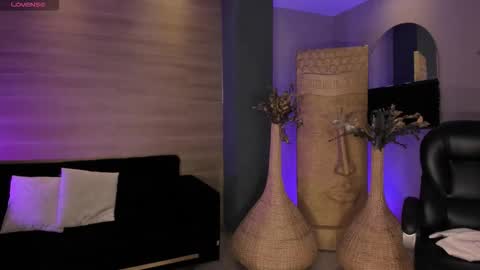 Lizzi  online show from December 19, 2025, 9:44 pm