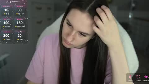 Snapshot of lizzi_fox chatting on December 19, 2025, 9:38 am Lizi-Fox online show from December 19, 2025, 9:38 am