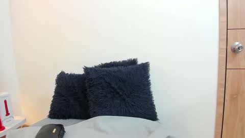 lizzie_williamss online show from December 15, 2025, 3:00 am