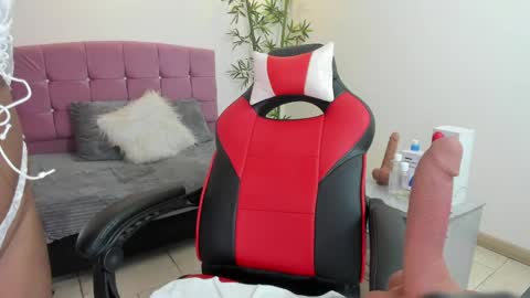 lizzie_williamss online show from June 6, 2026, 3:44 am