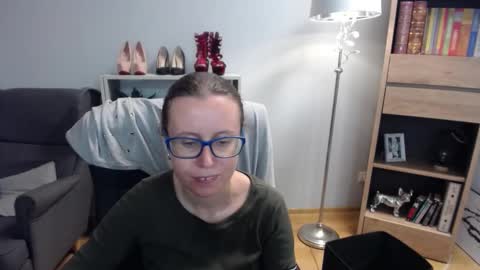 Lizzy online show from October 21, 2025, 4:35 am