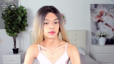 lizzydelrey online show from May 1, 2026, 1:05 pm