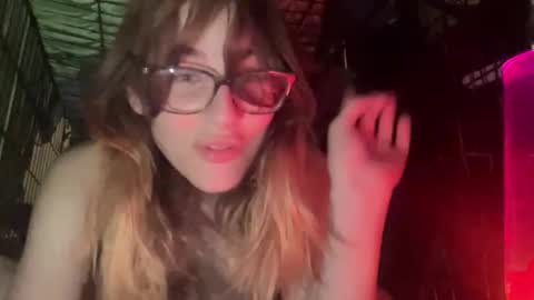 Snapshot of lizzylonestar chatting on May 26, 2026, 10:50 pm lizzylonestar online show from May 26, 2026, 10:50 pm