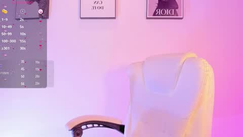 lizzyponcee online show from December 18, 2025, 10:21 am