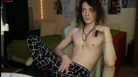 just lllattti online show from March 18, 2026, 3:26 pm