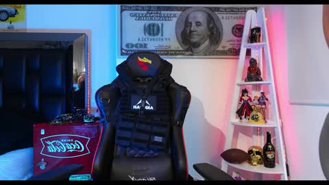 Snapshot of logan_hugh8 chatting on December 19, 2024, 2:13 pm logan_hugh8 online show from December 19, 2024, 2:13 pm