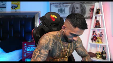 Snapshot of logan_hugh8 chatting on December 19, 2024, 5:40 pm logan_hugh8 online show from December 19, 2024, 5:40 pm