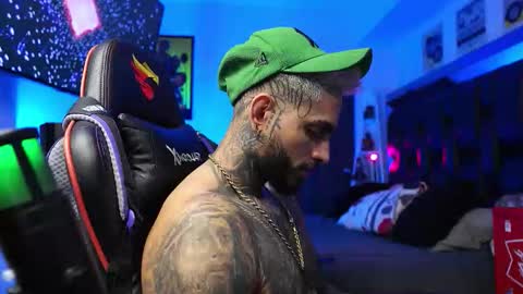 logan_hugh8 online show from February 1, 2026, 12:53 am