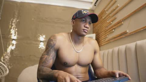 logan_varela online show from April 29, 2026, 4:44 pm