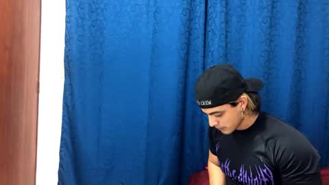 Snapshot of logan_x3 chatting on January 5, 2025, 3:43 am Logan online show from January 5, 2025, 3:43 am