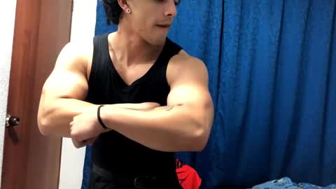 Snapshot of logan_x3 chatting on February 23, 2025, 5:01 am Logan online show from February 23, 2025, 5:01 am