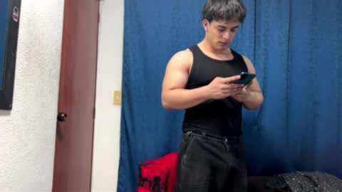 Snapshot of logan_x3 chatting on December 1, 2025, 4:28 am Logan online show from December 1, 2025, 4:28 am