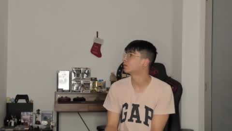 Snapshot of logannick chatting on February 17, 2025, 7:47 am Logan online show from February 17, 2025, 7:47 am