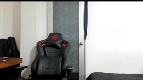 Snapshot of logannick chatting on September 17, 2025, 7:54 am Logan online show from September 17, 2025, 7:54 am