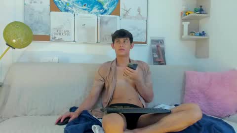 Snapshot of loganoficialx chatting on April 30, 2026, 9:41 pm loganoficialx online show from April 30, 2026, 9:41 pm