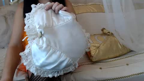 Lilu online show from July 26, 2026, 5:59 am