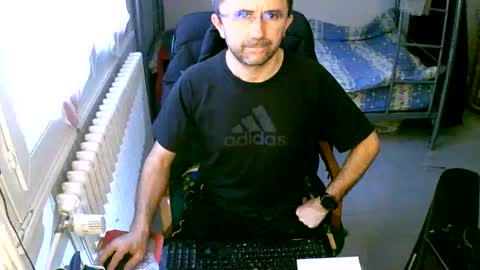 lokoum39 online show from December 28, 2024, 3:37 pm