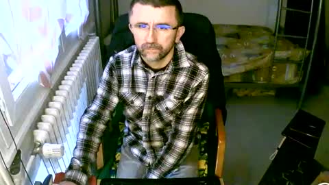 lokoum39 online show from January 31, 2025, 4:06 pm