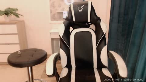  Lola  online show from February 3, 2025, 7:51 am