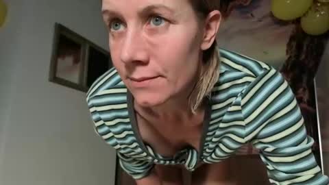 lola_belgium online show from April 29, 2026, 4:33 pm