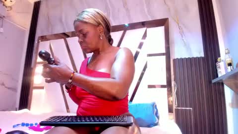 Snapshot of lola_hornei chatting on May 16, 2026, 11:53 am Lola online show from May 16, 2026, 11:53 am