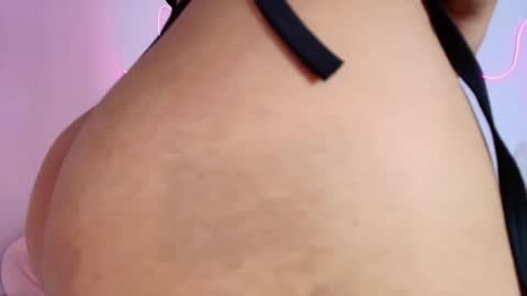 lola_lustrum online show from April 15, 2026, 6:15 pm