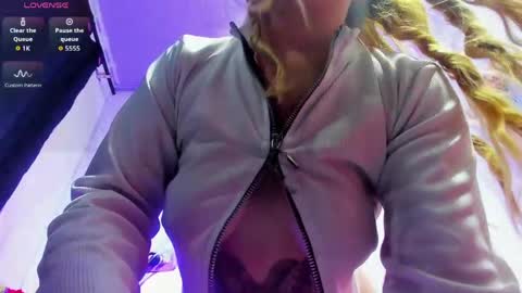 lola_wish online show from May 1, 2026, 12:59 am