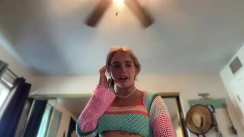 lolaa555 online show from June 21, 2026, 3:25 pm
