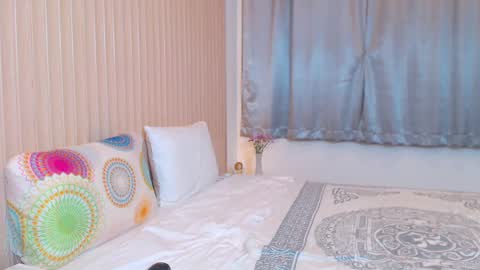 Lola online show from December 18, 2024, 3:22 pm