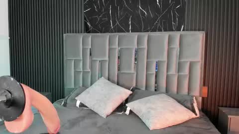 Lola Angel online show from January 15, 2026, 8:01 pm