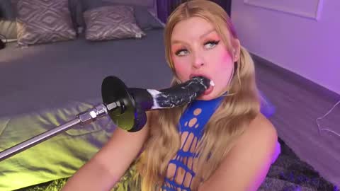 Snapshot of lolaangellx chatting on May 21, 2026, 9:33 pm Lola Angel online show from May 21, 2026, 9:33 pm