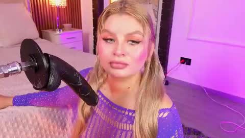 Snapshot of lolaangellx chatting on June 17, 2026, 9:27 pm Lola Angel online show from June 17, 2026, 9:27 pm