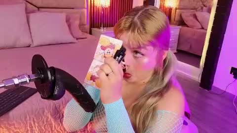 Snapshot of lolaangellx chatting on June 23, 2026, 8:18 pm Lola Angel online show from June 23, 2026, 8:18 pm
