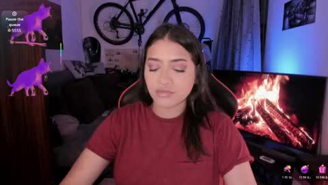 lolaasmith_21 online show from April 29, 2026, 8:04 pm