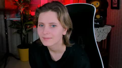 Snapshot of lolaasmus chatting on December 21, 2024, 5:14 am I consider myself the god Loki but life just calls me LOL online show from December 21, 2024, 5:14 am