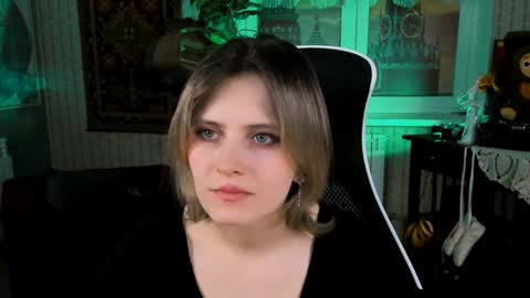 Snapshot of lolaasmus chatting on January 10, 2025, 2:23 pm I consider myself the god Loki but life just calls me LOL online show from January 10, 2025, 2:23 pm