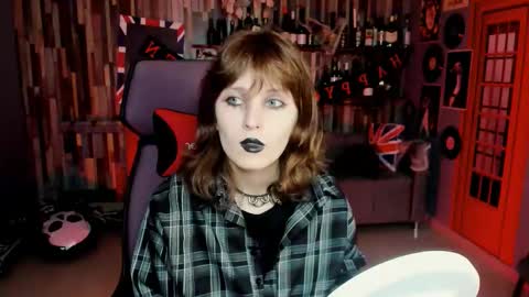 Snapshot of lolaasmus chatting on October 25, 2025, 5:15 am I consider myself the god Loki but life just calls me LOL online show from October 25, 2025, 5:15 am