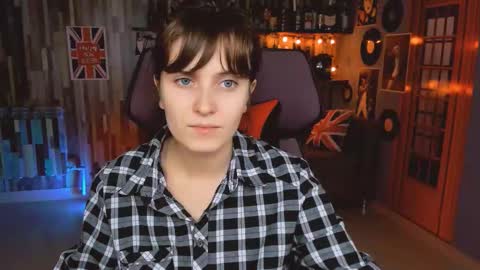 Snapshot of lolaasmus chatting on November 5, 2025, 9:20 am I consider myself the god Loki but life just calls me LOL online show from November 5, 2025, 9:20 am