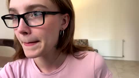 lolaatatee online show from April 27, 2026, 4:54 am