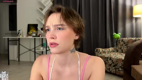 lolaatatee online show from July 4, 2026, 8:04 pm