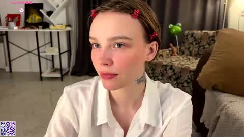 lolaatatee online show from July 22, 2026, 8:44 pm