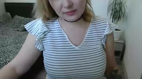 Snapshot of lolamyr chatting on April 12, 2026, 5:23 am kiss online show from April 12, 2026, 5:23 am