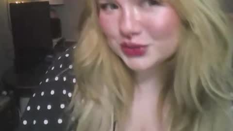 Lola Peach xo online show from November 7, 2025, 7:25 pm