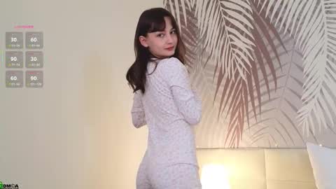 Lola online show from October 3, 2025, 1:46 am