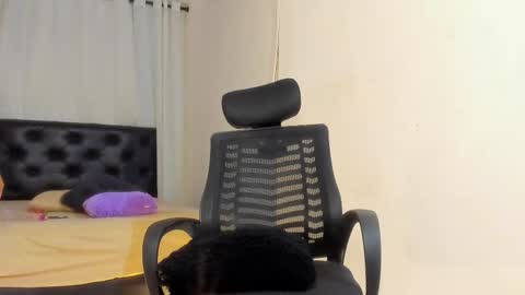 lolareyes1 online show from September 30, 2025, 10:31 am